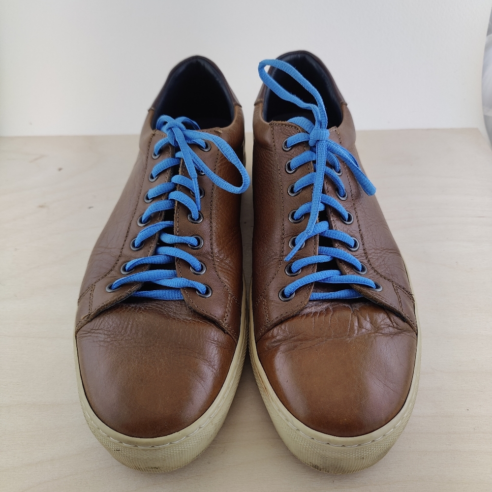 Well kept Peter Millar leather lined sneakers